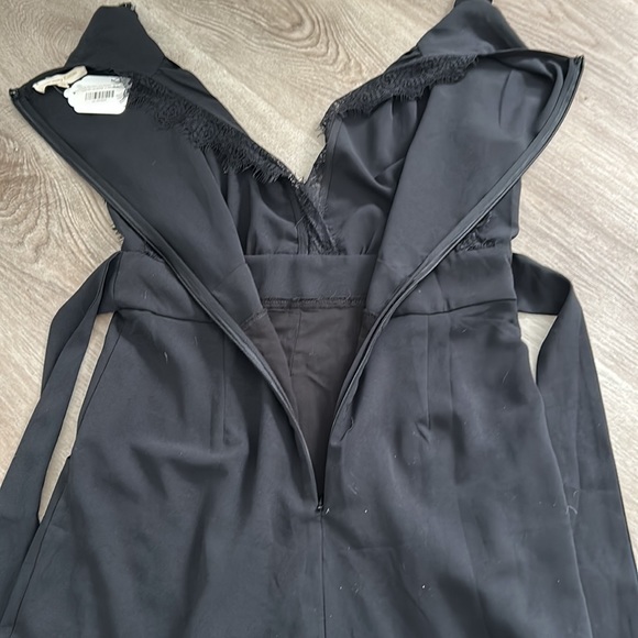 Black pleated front romper with lace trim sleeves and neck line - Picture 8 of 10